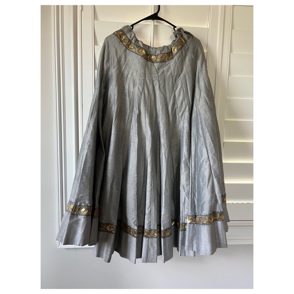 Gray chaniyo (skirt)